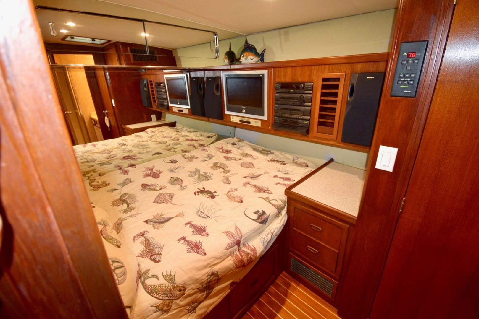 Bertram-54 Convertible 1981-Extractor Marathon-Florida-United States-Master Stateroom-1807124 | Thumbnail