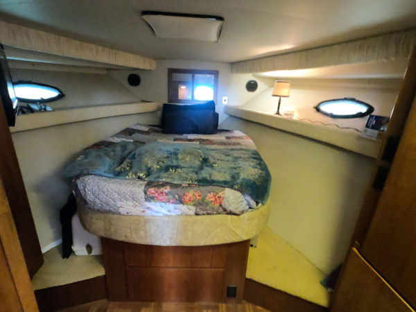 Californian-52 Cockpit Motor Yacht 1990-Thisle Dew Port Angeles-Washington-United States-Forward Stateroom with New Memory Foam Mattress-1776690