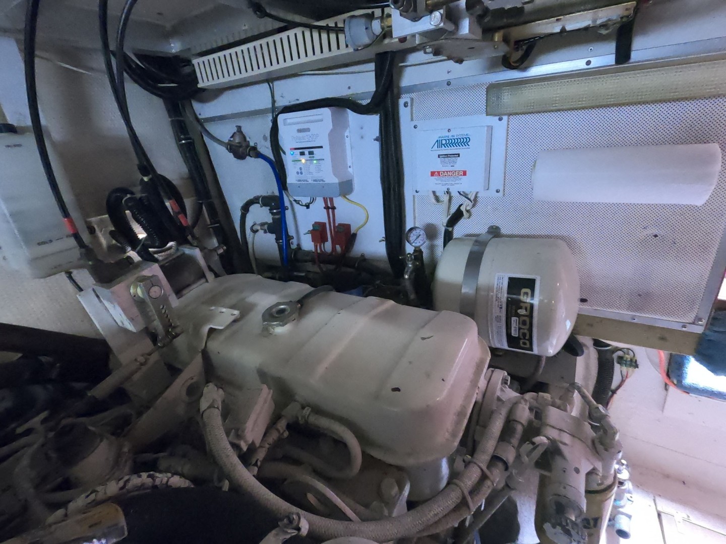 Californian-52 Cockpit Motor Yacht 1990-Thisle Dew Port Angeles-Washington-United States-Engine Room-1776701 | Thumbnail