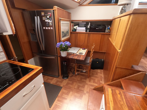 Californian-52 Cockpit Motor Yacht 1990-Thisle Dew Port Angeles-Washington-United States-Whirlpool 21cu Residential Refrigerator-Freezer and Seating-1776685
