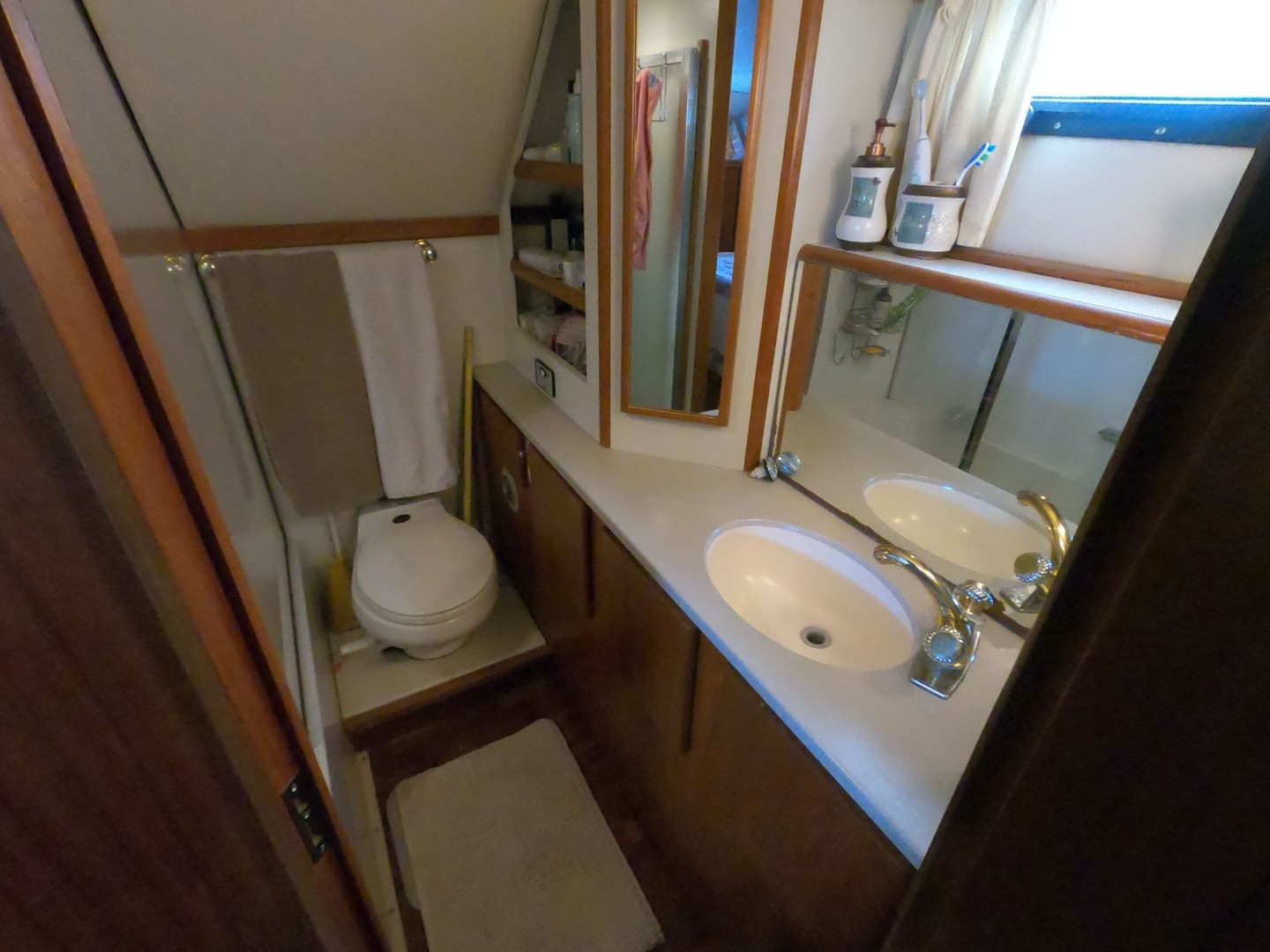 Californian-52 Cockpit Motor Yacht 1990-Thisle Dew Port Angeles-Washington-United States-Master Private Head and Shower-1776689 | Thumbnail