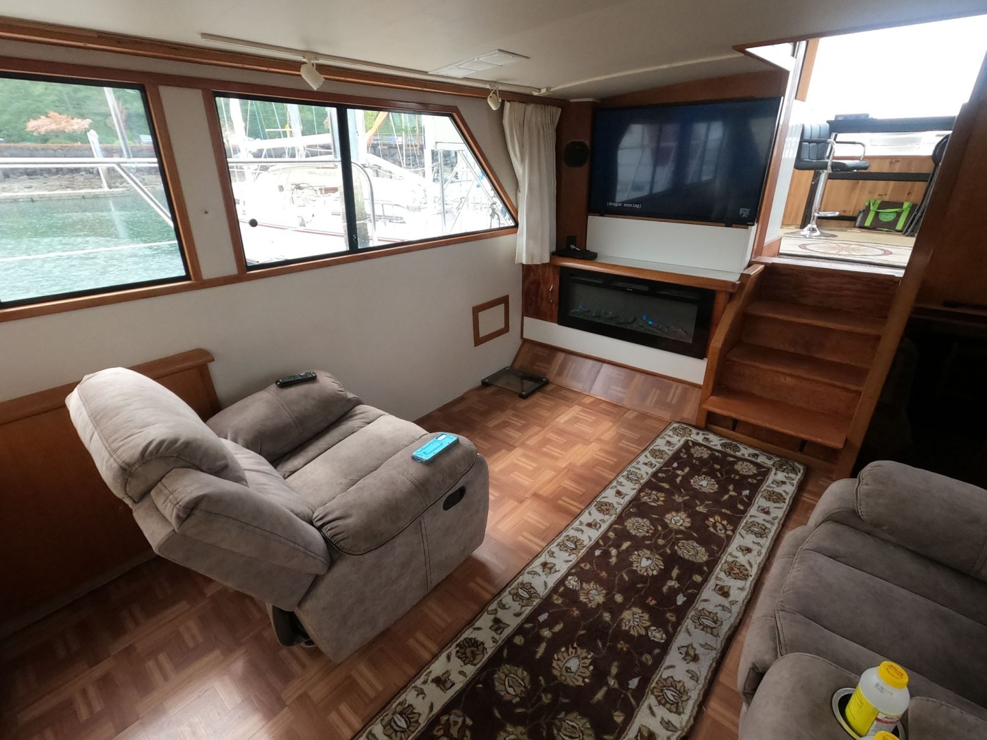 Californian-52 Cockpit Motor Yacht 1990-Thisle Dew Port Angeles-Washington-United States-Main Cabin Entry to Starboard-1776679 | Thumbnail