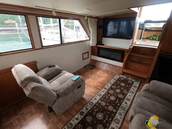 Californian-52 Cockpit Motor Yacht 1990-Thisle Dew Port Angeles-Washington-United States-Main Cabin Entry to Starboard-1776679