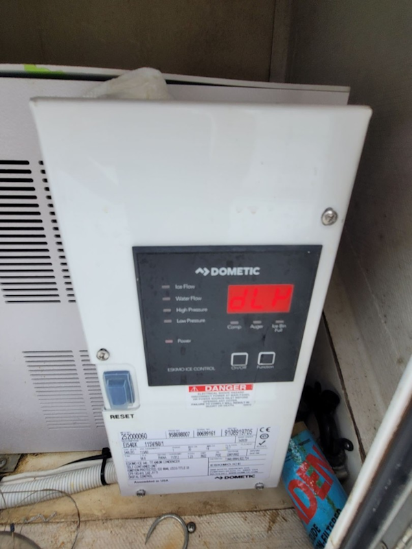 Liberty-Express Sportfish 2003-Silver Fox II Marathon-Florida-United States-Dometic Ice Machine-1780356
