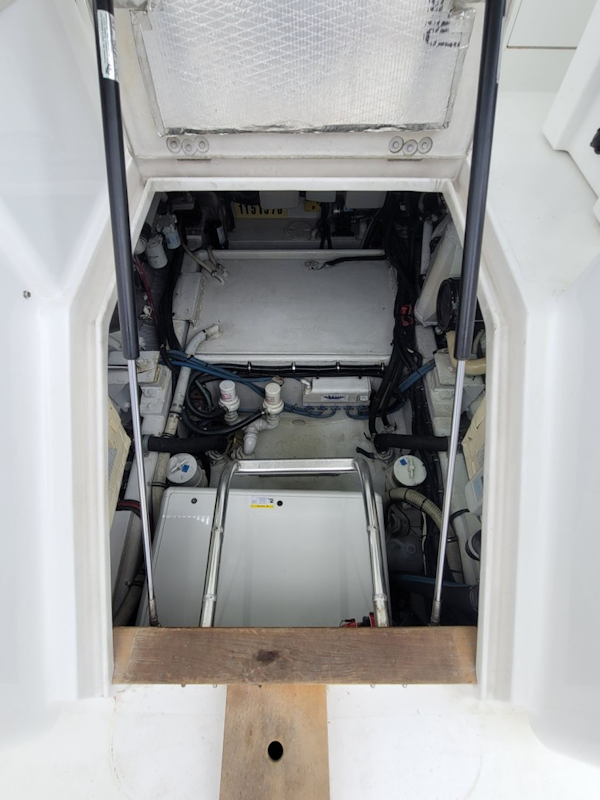 Liberty-Express Sportfish 2003-Silver Fox II Marathon-Florida-United States-Engine Compartment Open-1780350