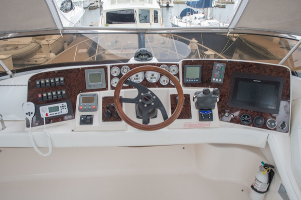 Regal-3880 Commodore Sedan 2006-Goddess Mount Pleasant-South Carolina-United States-Helm-1782979