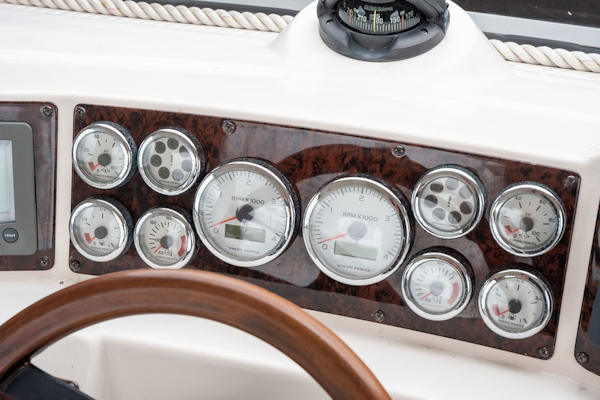 Regal-3880 Commodore Sedan 2006-Goddess Mount Pleasant-South Carolina-United States-Gauges-1782983