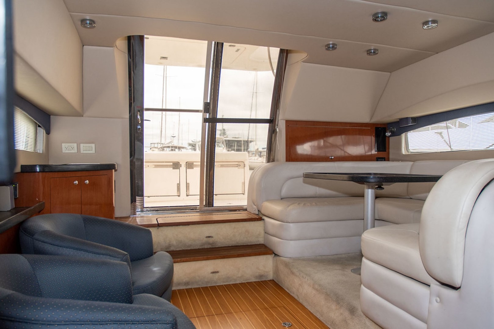 Regal-3880 Commodore Sedan 2006-Goddess Mount Pleasant-South Carolina-United States-Salon Entry and Cherry Wood Trim-1782957 | Thumbnail