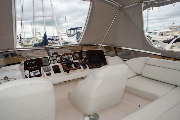 Regal-3880 Commodore Sedan 2006-Goddess Mount Pleasant-South Carolina-United States-Helm Station-1782986