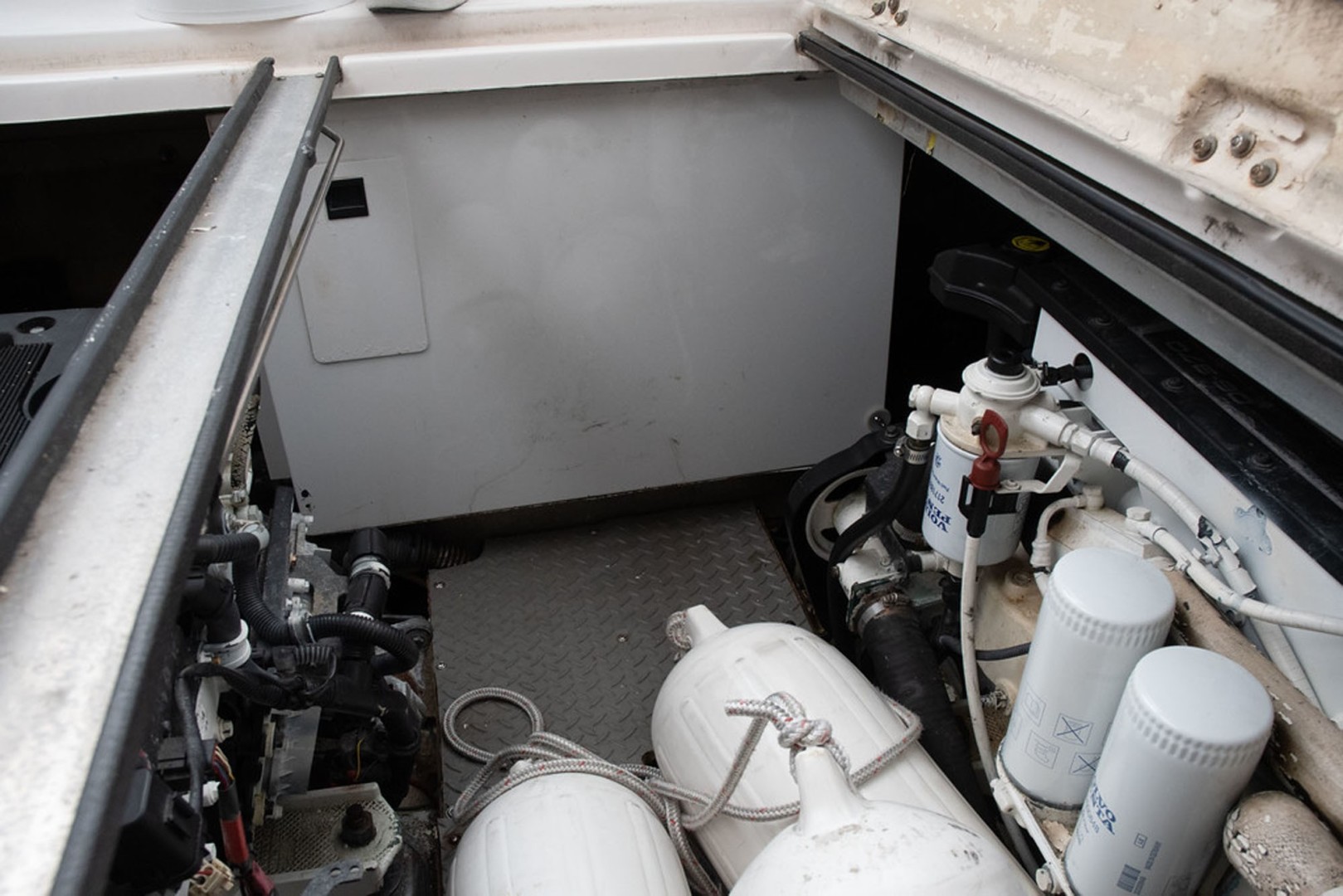 Regal-3880 Commodore Sedan 2006-Goddess Mount Pleasant-South Carolina-United States-8 KW Kohler Genset-1783000 | Thumbnail