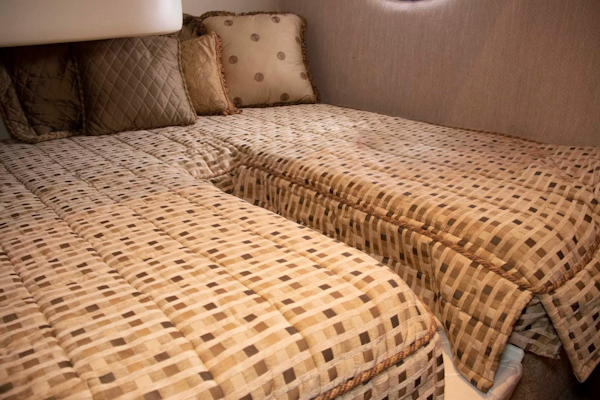 Silverton-Sport Bridge 380 2005-Koncubine Apollo Beach-Florida-United States-Guest Stateroom-1784246