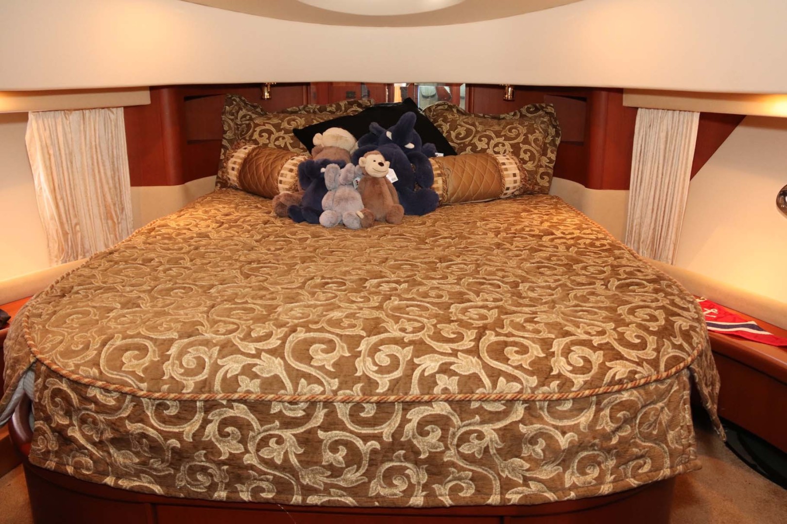 Silverton-Sport Bridge 380 2005-Koncubine Apollo Beach-Florida-United States-Master Stateroom-1784240 | Thumbnail