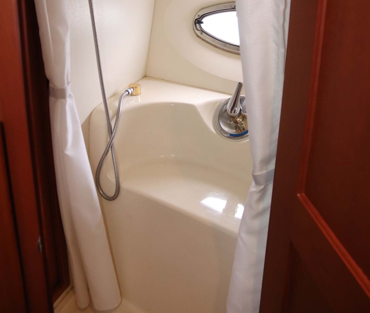 Silverton-Sport Bridge 380 2005-Koncubine Apollo Beach-Florida-United States-Shower-1784244 | Thumbnail