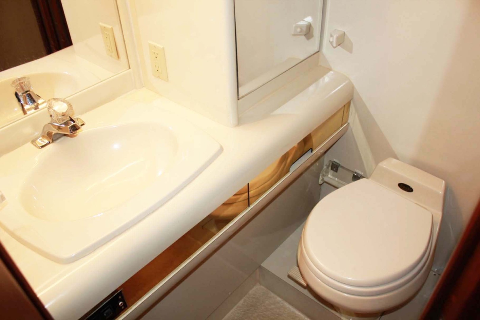 Viking-44 Double Cabin 1990-MY TURN Fort Myers-Florida-United States-Owners Bathroom and Shower-1788598 | Thumbnail