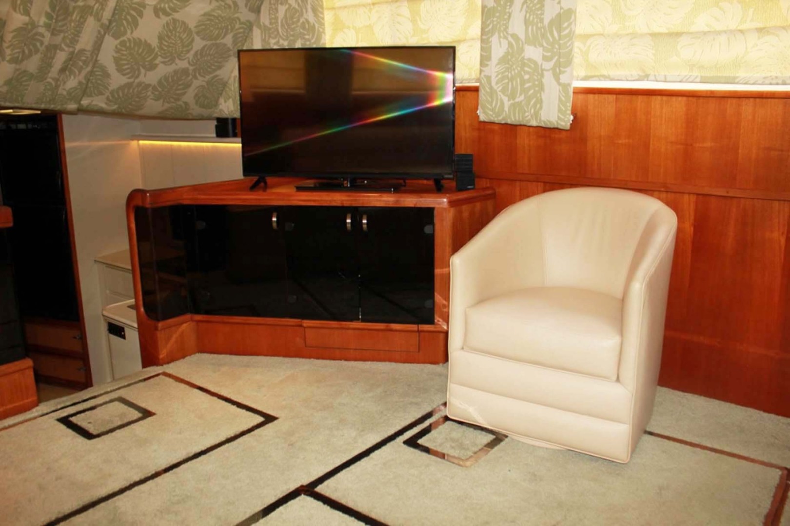 Viking-44 Double Cabin 1990-MY TURN Fort Myers-Florida-United States-Salon Chair and TV-1788592 | Thumbnail
