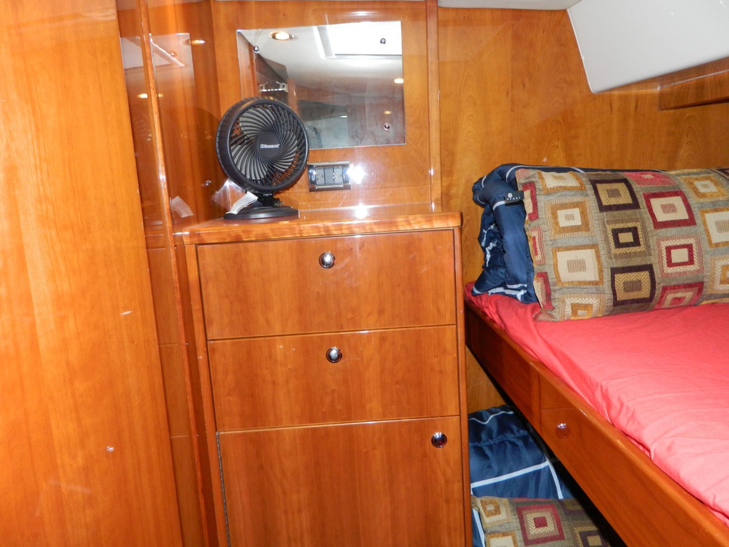 Riviera-Convertible 2008-WUDABOUT Palm City-Florida-United States-Starboard Guest Stateroom-1792887 | Thumbnail
