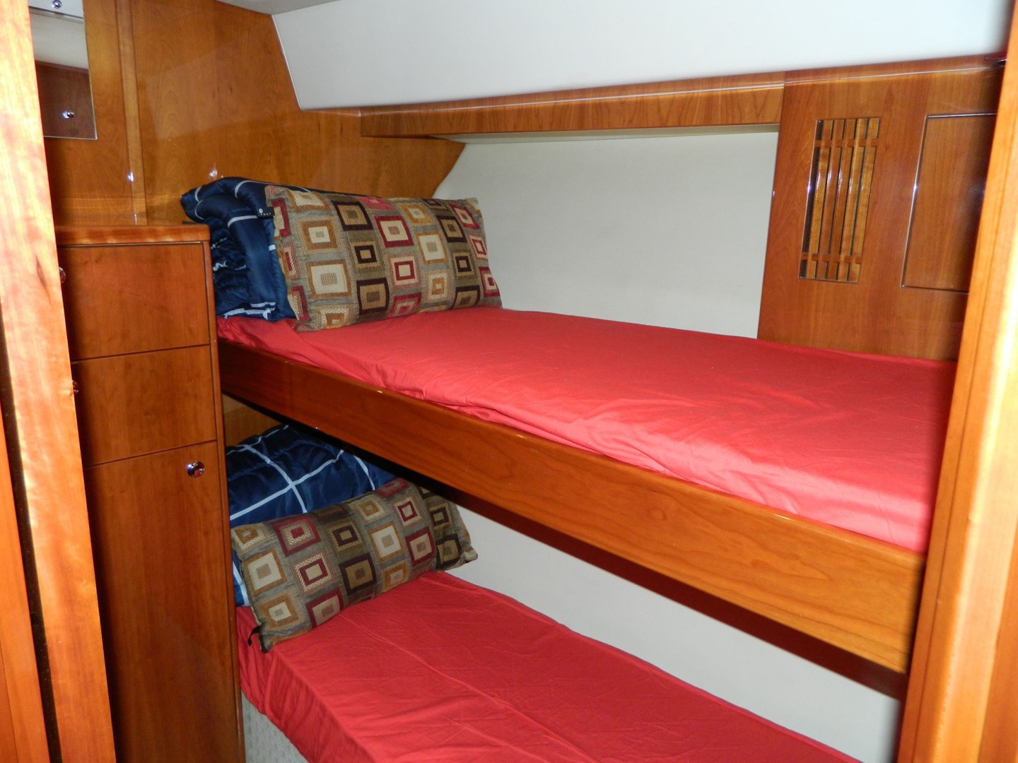Riviera-Convertible 2008-WUDABOUT Palm City-Florida-United States-Starboard Guest Stateroom-1792889 | Thumbnail