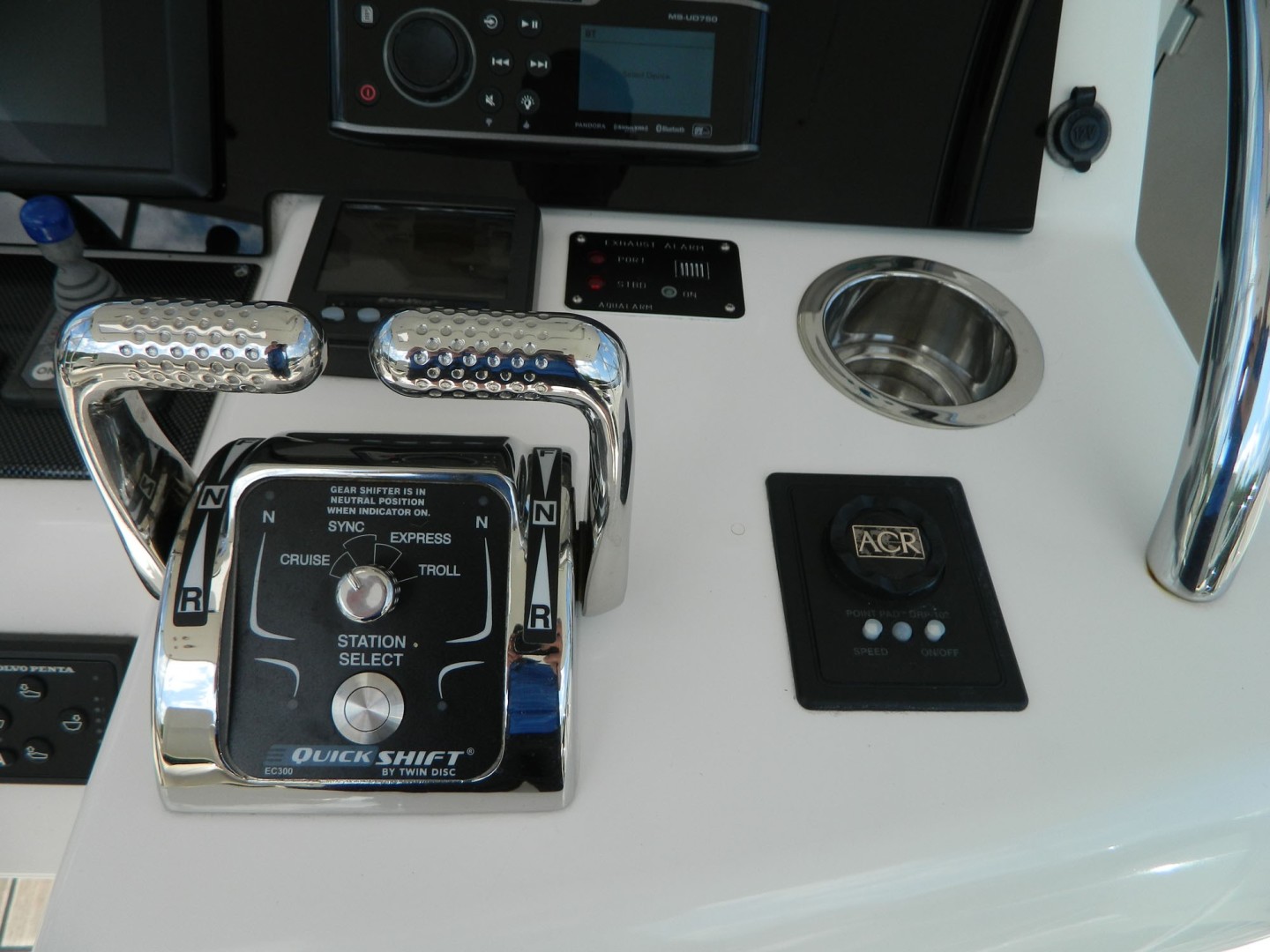Riviera-Convertible 2008-WUDABOUT Palm City-Florida-United States-Helm Controls-1792936 | Thumbnail