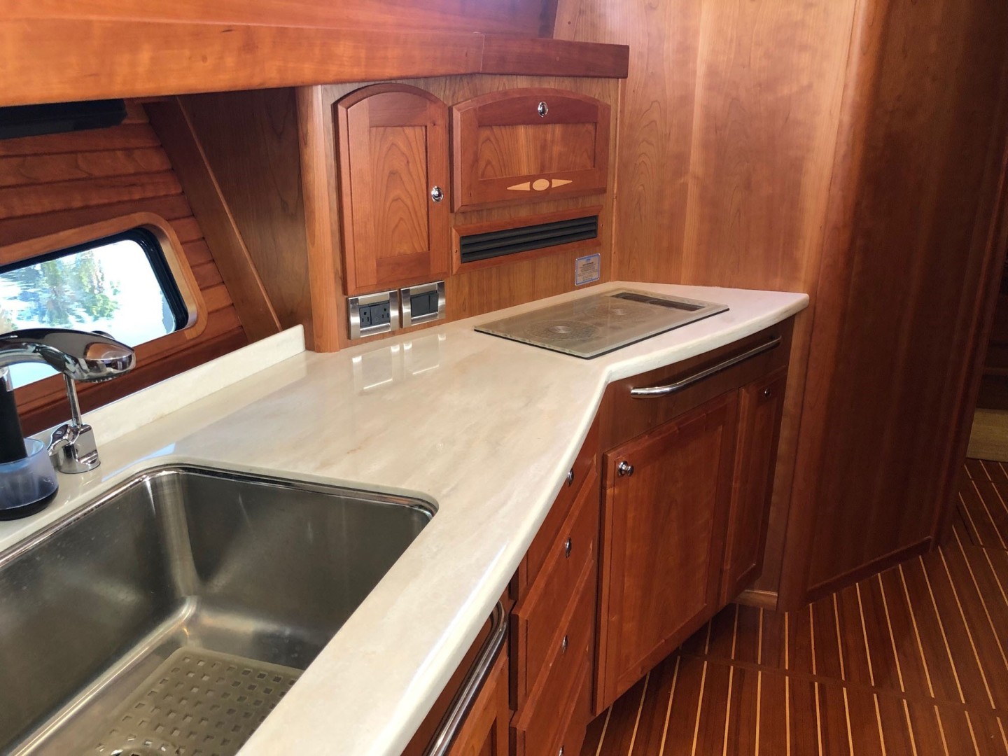 Sabre-Salon Express 2019-Rowe Boat Ponte Vedra Beach-Florida-United States-Large Stainless Sink-1808727 | Thumbnail