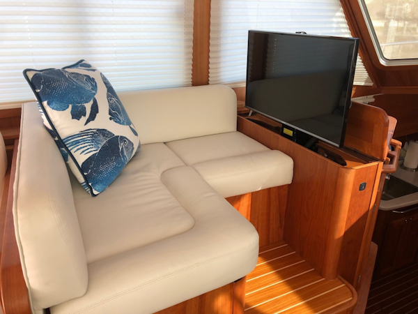 Sabre-Salon Express 2019-Rowe Boat Ponte Vedra Beach-Florida-United States-Samsung TV on High-Lo Lift-1808720