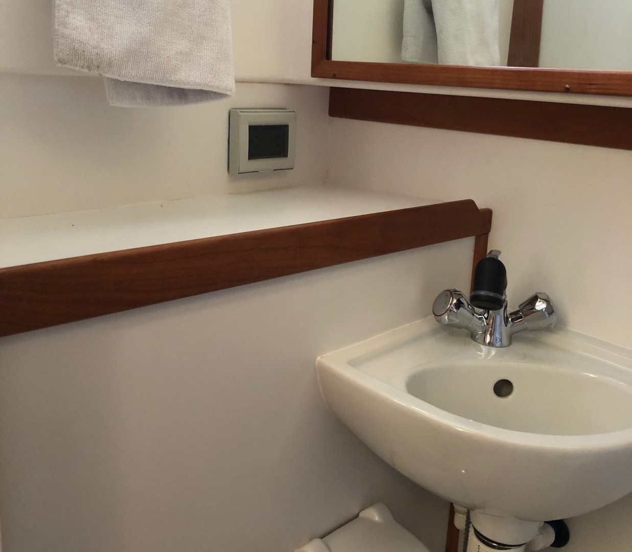 Sabre-Salon Express 2019-Rowe Boat Ponte Vedra Beach-Florida-United States-Crew Head-1808741 | Thumbnail