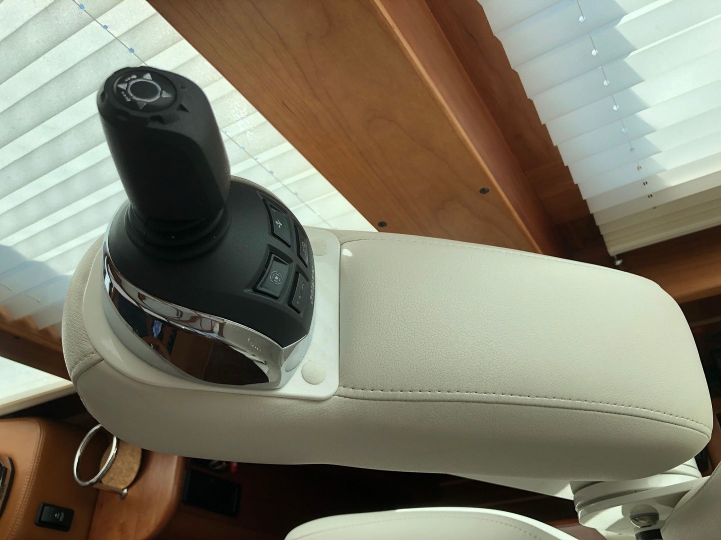 Sabre-Salon Express 2019-Rowe Boat Ponte Vedra Beach-Florida-United States-POD Joystick Control Built Into Stidd Seat Arm Rest-1808724 | Thumbnail