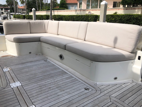 Sabre-Salon Express 2019-Rowe Boat Ponte Vedra Beach-Florida-United States-Cockpit Seating-1808750
