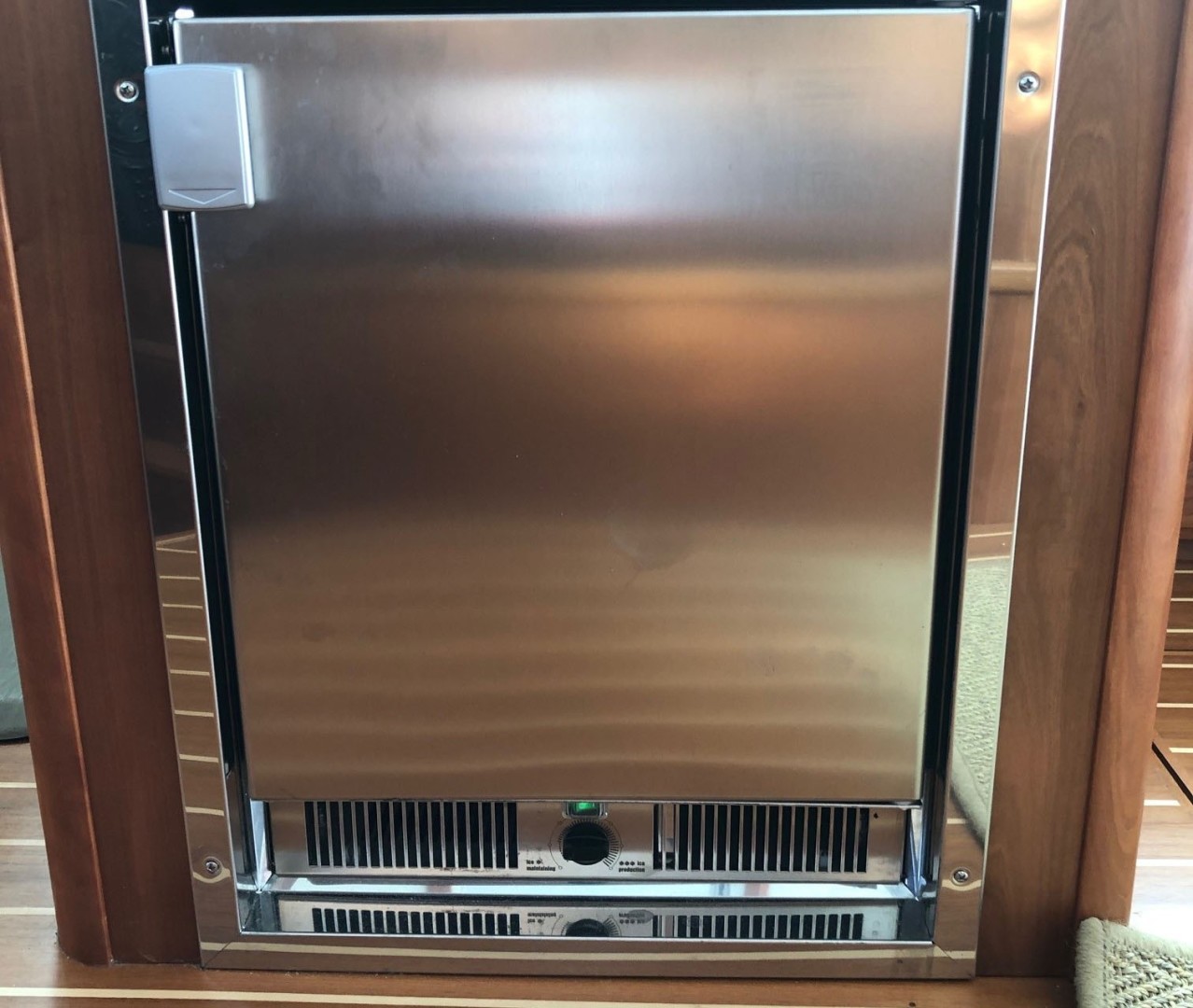 Sabre-Salon Express 2019-Rowe Boat Ponte Vedra Beach-Florida-United States-Salon  Vitrifrigo Ice Maker-1808721 | Thumbnail