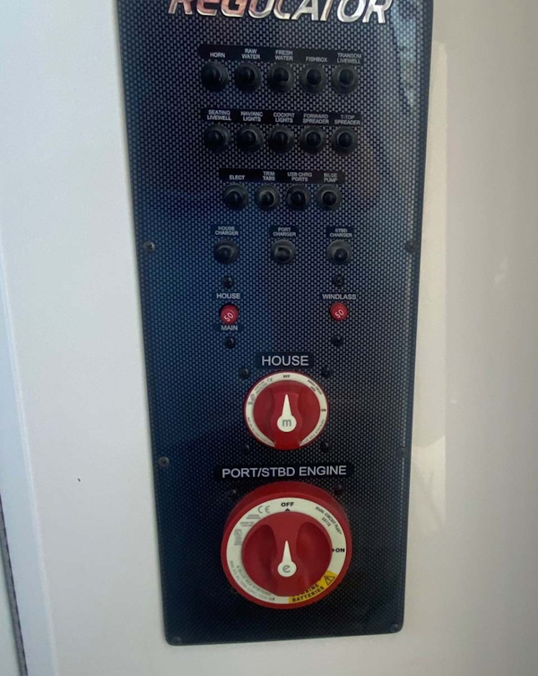 Regulator-31CC 2018 -Islamorada-Florida-United States-Controls-1809630
