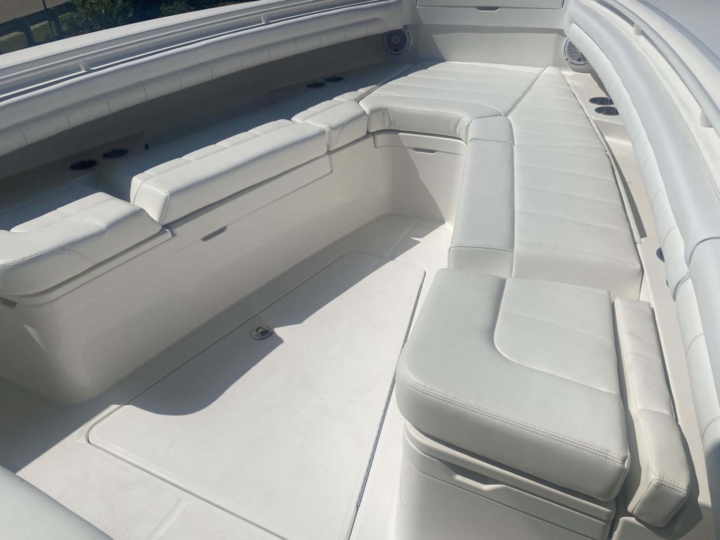 Regulator-31CC 2018 -Islamorada-Florida-United States-Forward Seating with Flip-Up Backrests-1809621 | Thumbnail