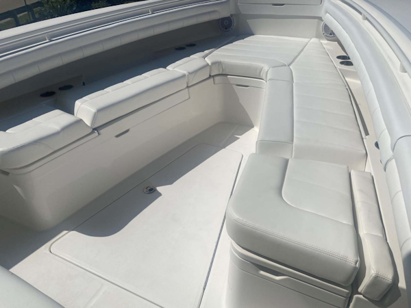 Regulator-31CC 2018 -Islamorada-Florida-United States-Forward Seating with Flip-Up Backrests-1809621