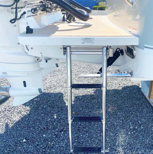 Regulator-31CC 2018 -Islamorada-Florida-United States-Boarding Ladder-1812304