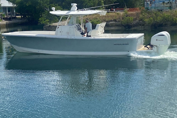 Regulator-31CC 2018 -Islamorada-Florida-United States-Portside Running-1809615