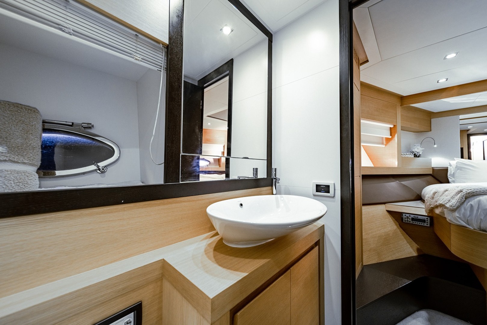 Pershing-64 2011-Aretecte Miami-Florida-United States-VIP En-Suite Head-1813503 | Thumbnail