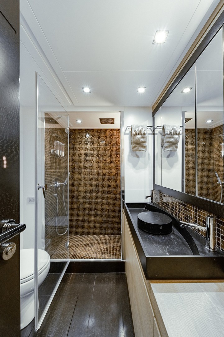 Pershing-64 2011-Aretecte Miami-Florida-United States-Mirror Above Vanity-1813495 | Thumbnail