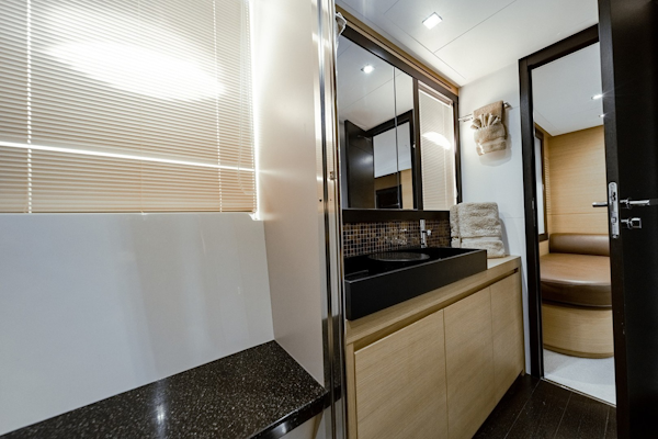 Pershing-64 2011-Aretecte Miami-Florida-United States-Master En-Suite Head-1813493