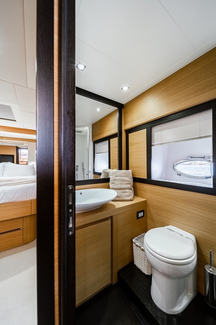 Pershing-64 2011-Aretecte Miami-Florida-United States-Entrance from Twin Room or Forward Companionway-1813513 | Thumbnail