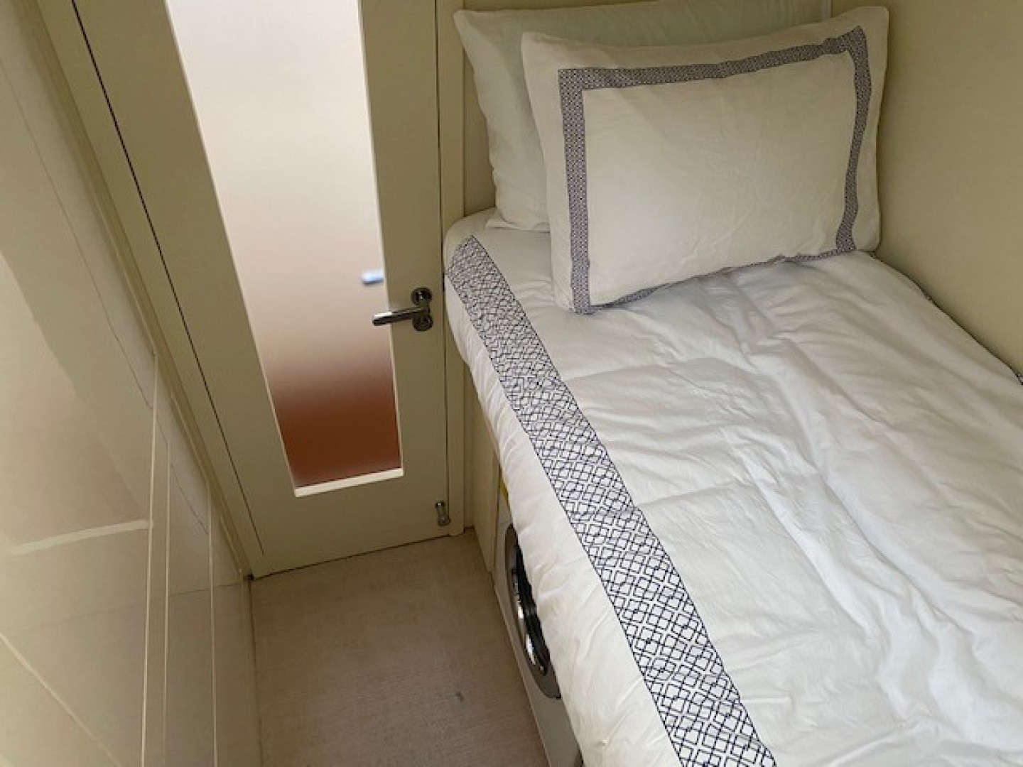 Pershing-64 2011-Aretecte Miami-Florida-United States-Crew Stateroom-1813515 | Thumbnail