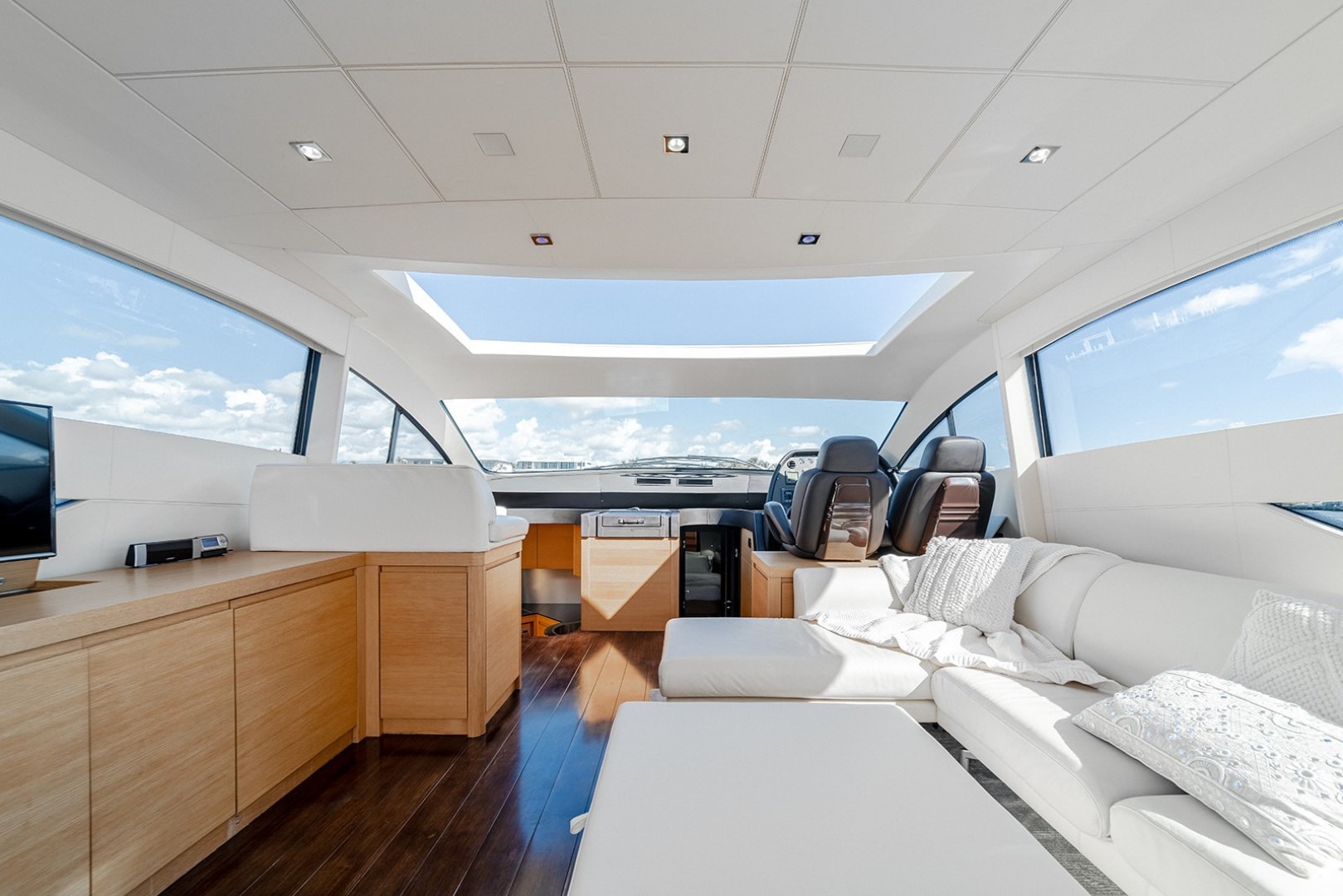 Pershing-64 2011-Aretecte Miami-Florida-United States-Main Salon  Overhead Forward Retractable Sunroof-1813465 | Thumbnail