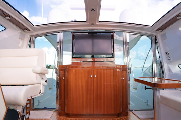 Savannah-54 2011-INVERSE ENTROPY Fort Lauderdale-Florida-United States-TV on electric lift-1868592