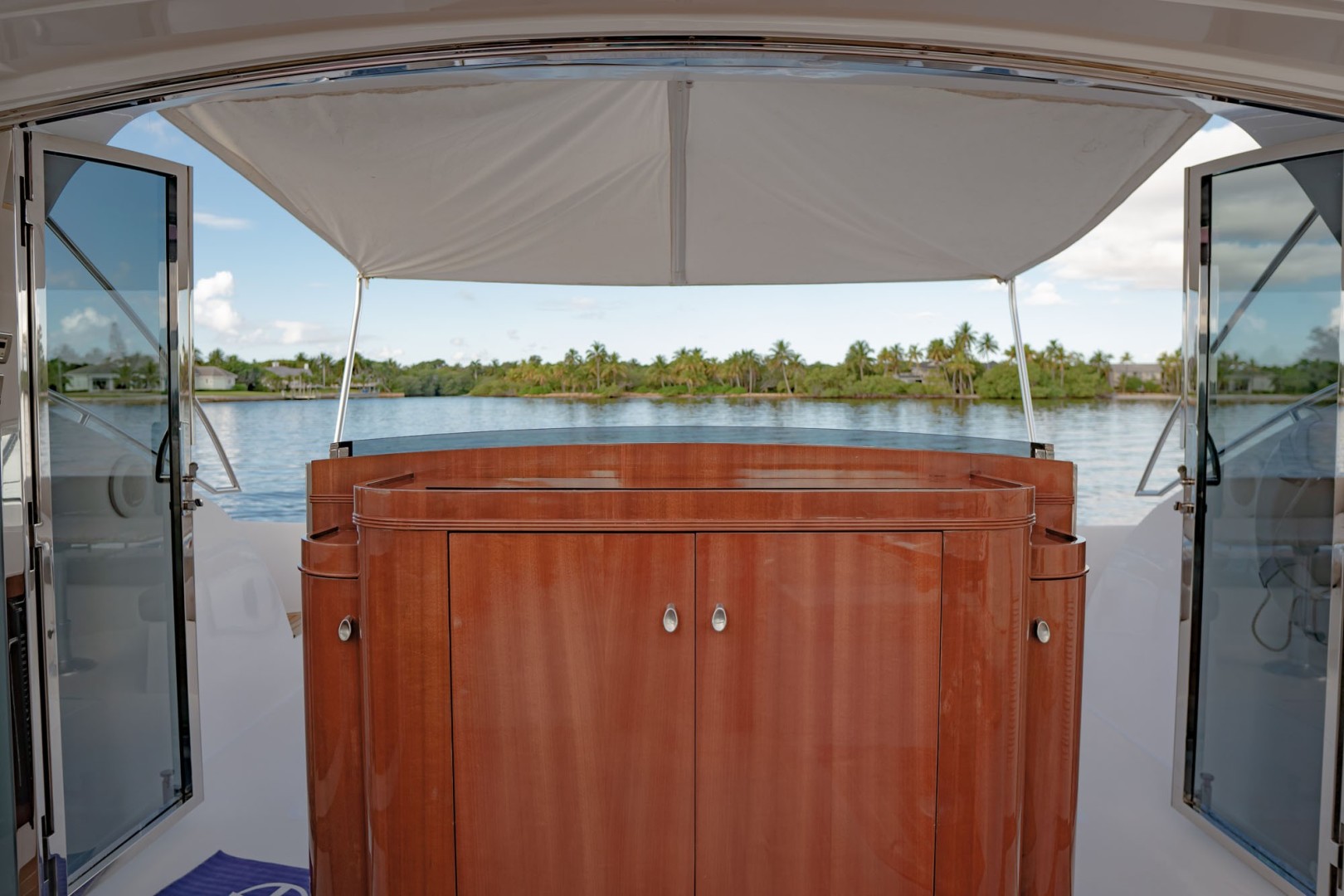 Savannah-54 2011-INVERSE ENTROPY Fort Lauderdale-Florida-United States-Entertainment Center, Centerline Aft, with TV on Electric Lift-1868590 | Thumbnail