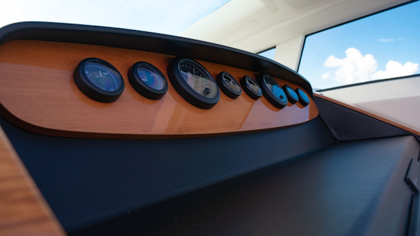 Savannah-54 2011-INVERSE ENTROPY Fort Lauderdale-Florida-United States-Gauges-1868611