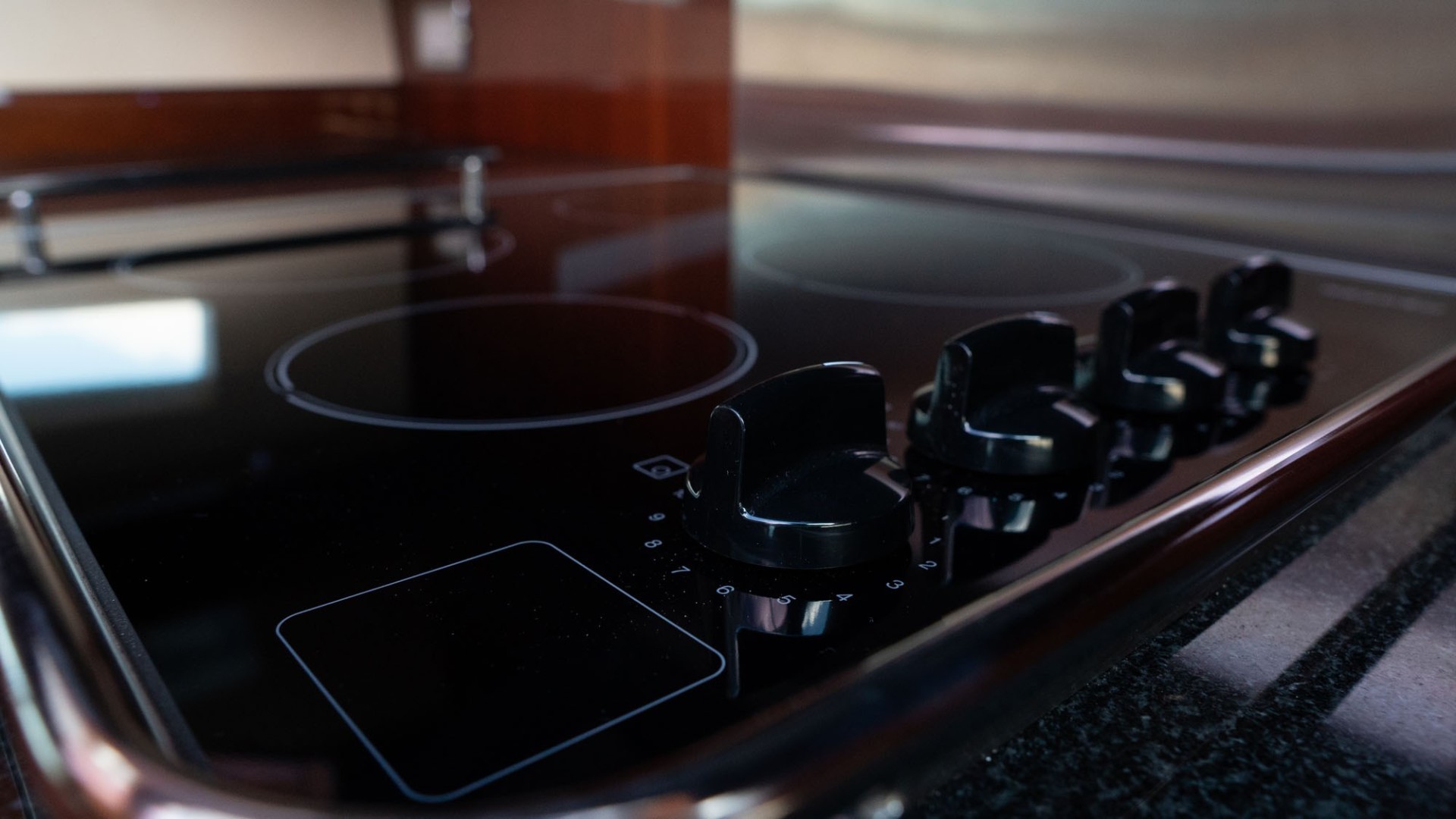Savannah-54 2011-INVERSE ENTROPY Fort Lauderdale-Florida-United States-Miele 4-burner stove with oven-1868620 | Thumbnail
