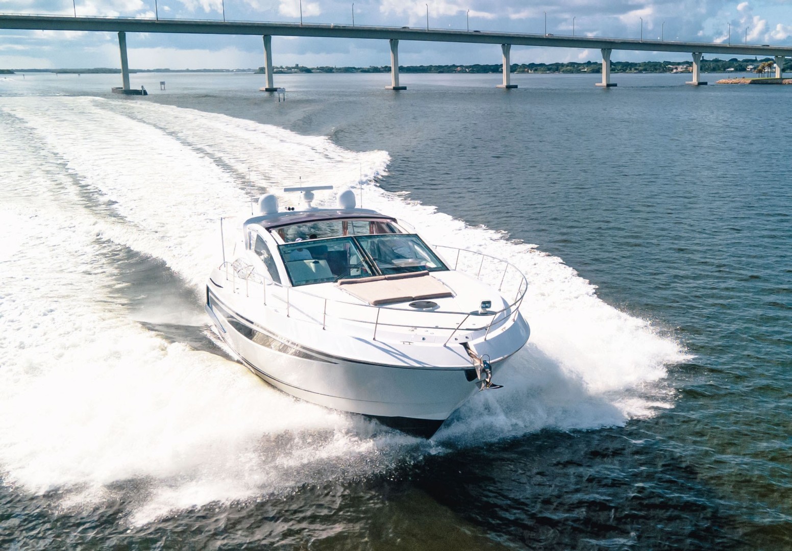Savannah-54 2011-INVERSE ENTROPY Fort Lauderdale-Florida-United States-Bow Running-1868586 | Thumbnail
