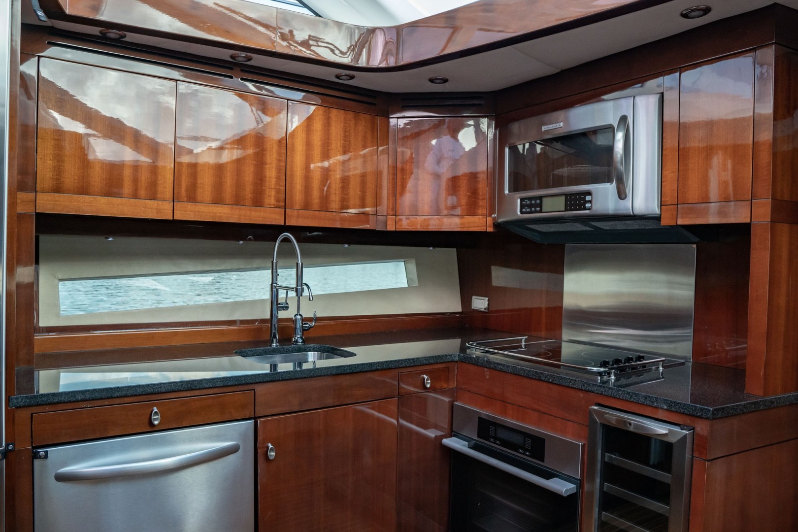 Savannah-54 2011-INVERSE ENTROPY Fort Lauderdale-Florida-United States-KitchenAid microwave-1868618 | Thumbnail