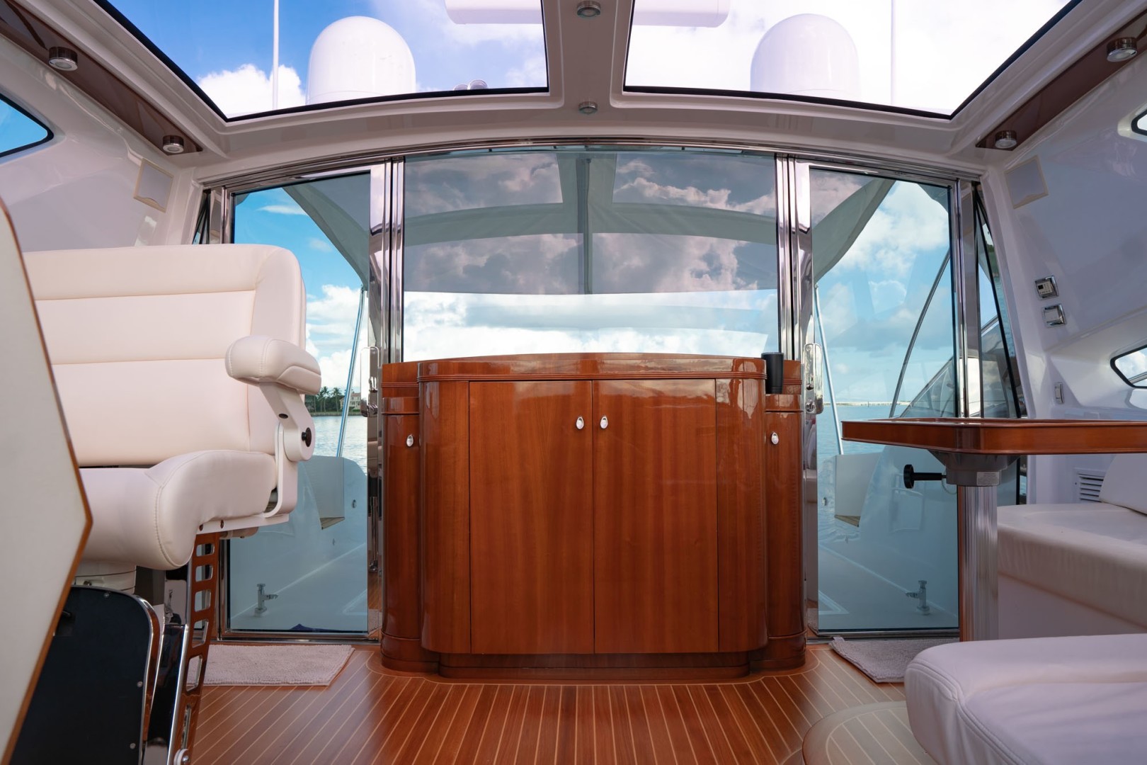 Savannah-54 2011-INVERSE ENTROPY Fort Lauderdale-Florida-United States-Teak and holly over fiberglass deck-1868594 | Thumbnail