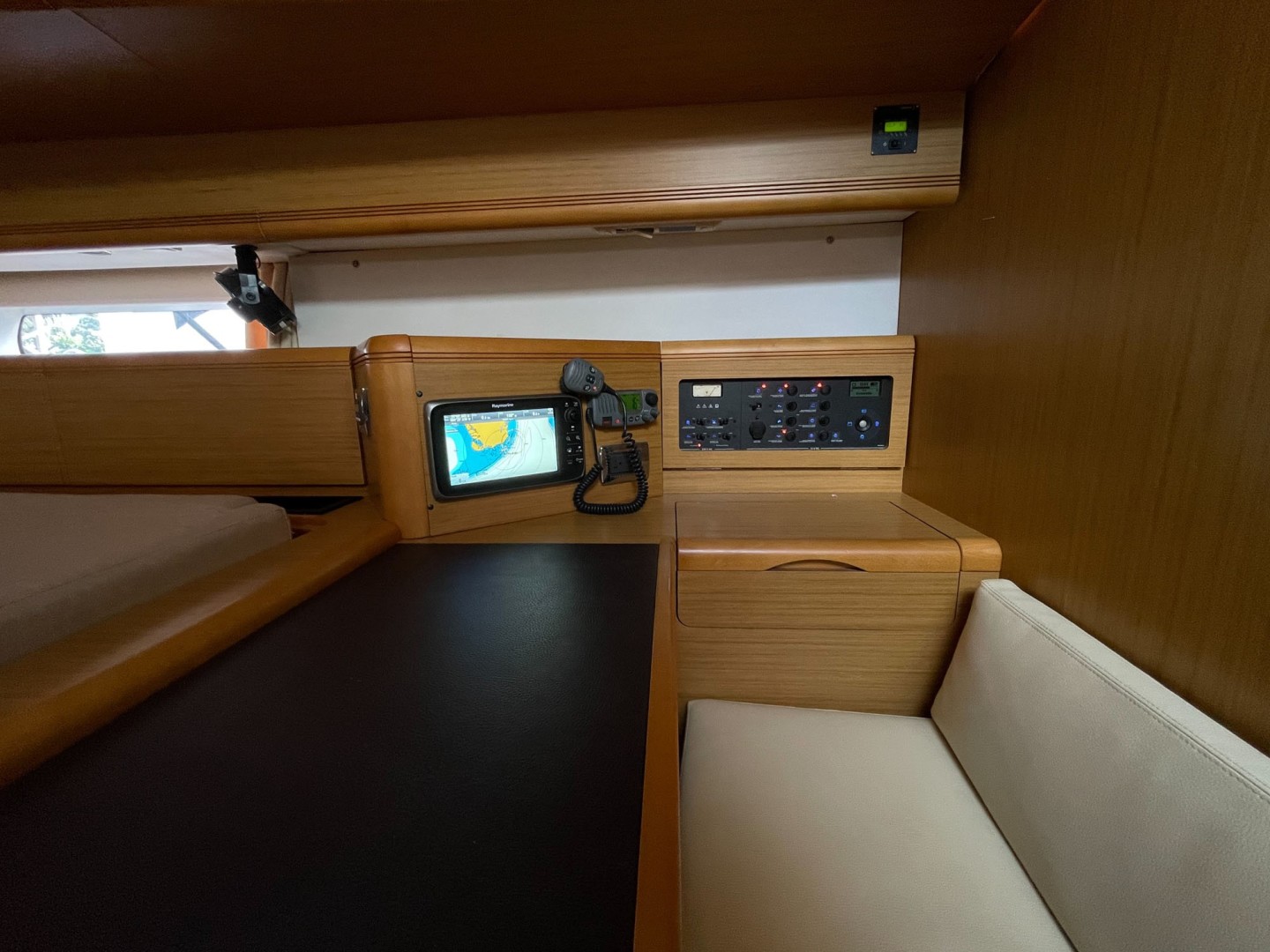Jeanneau-53 2010 -Key Largo-Florida-United States-Large Nav Station is to Starboard-1818182 | Thumbnail