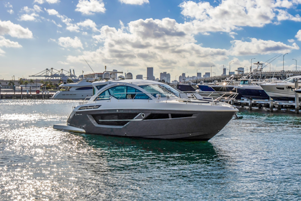 Cruisers-50 Cantius 2019 -Miami-Florida-United States-2029614