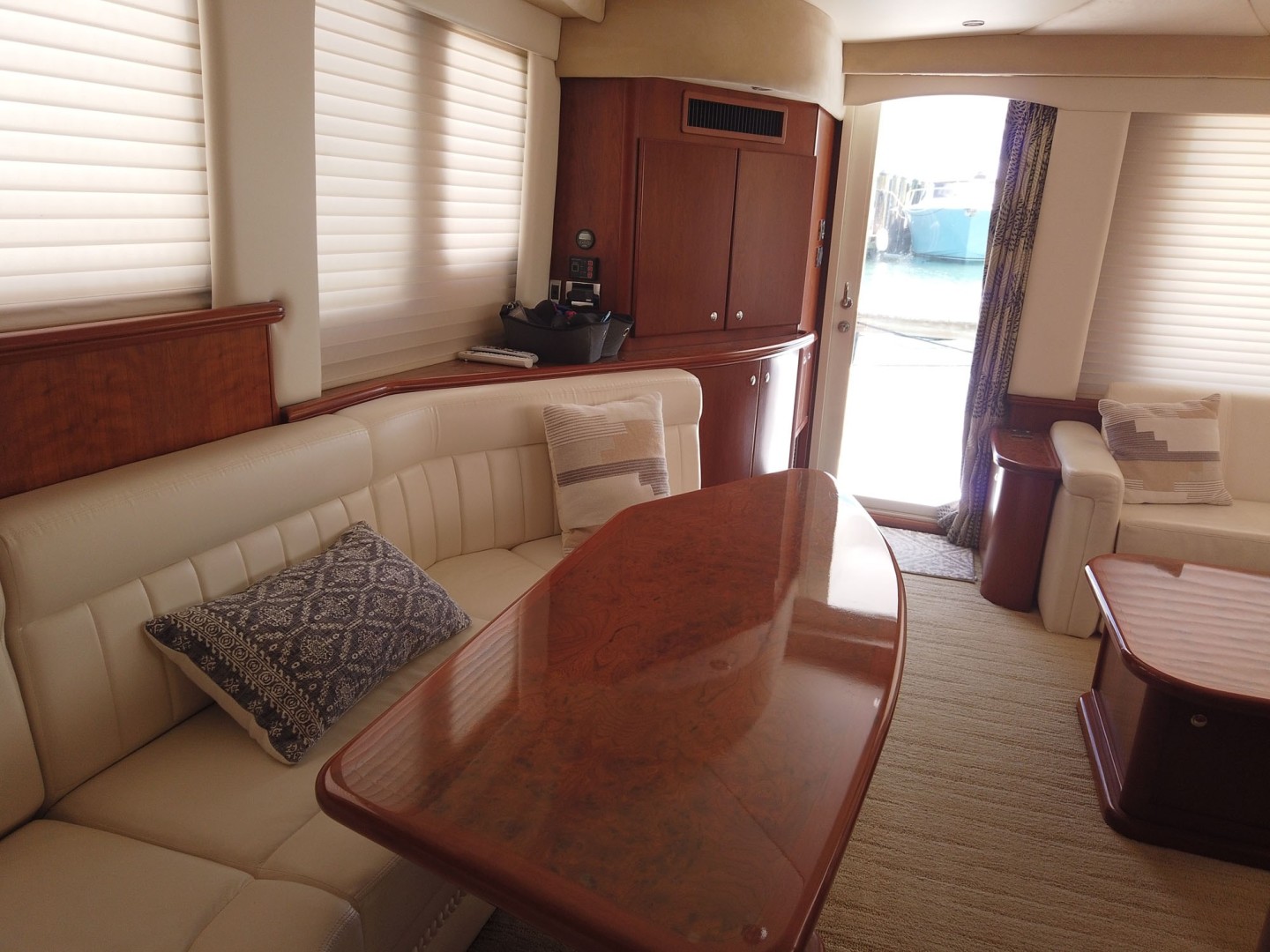 Silverton-Cape May 520 2013-Take Two Key West-Florida-United States-Dinette Looking Aft-2027476 | Thumbnail
