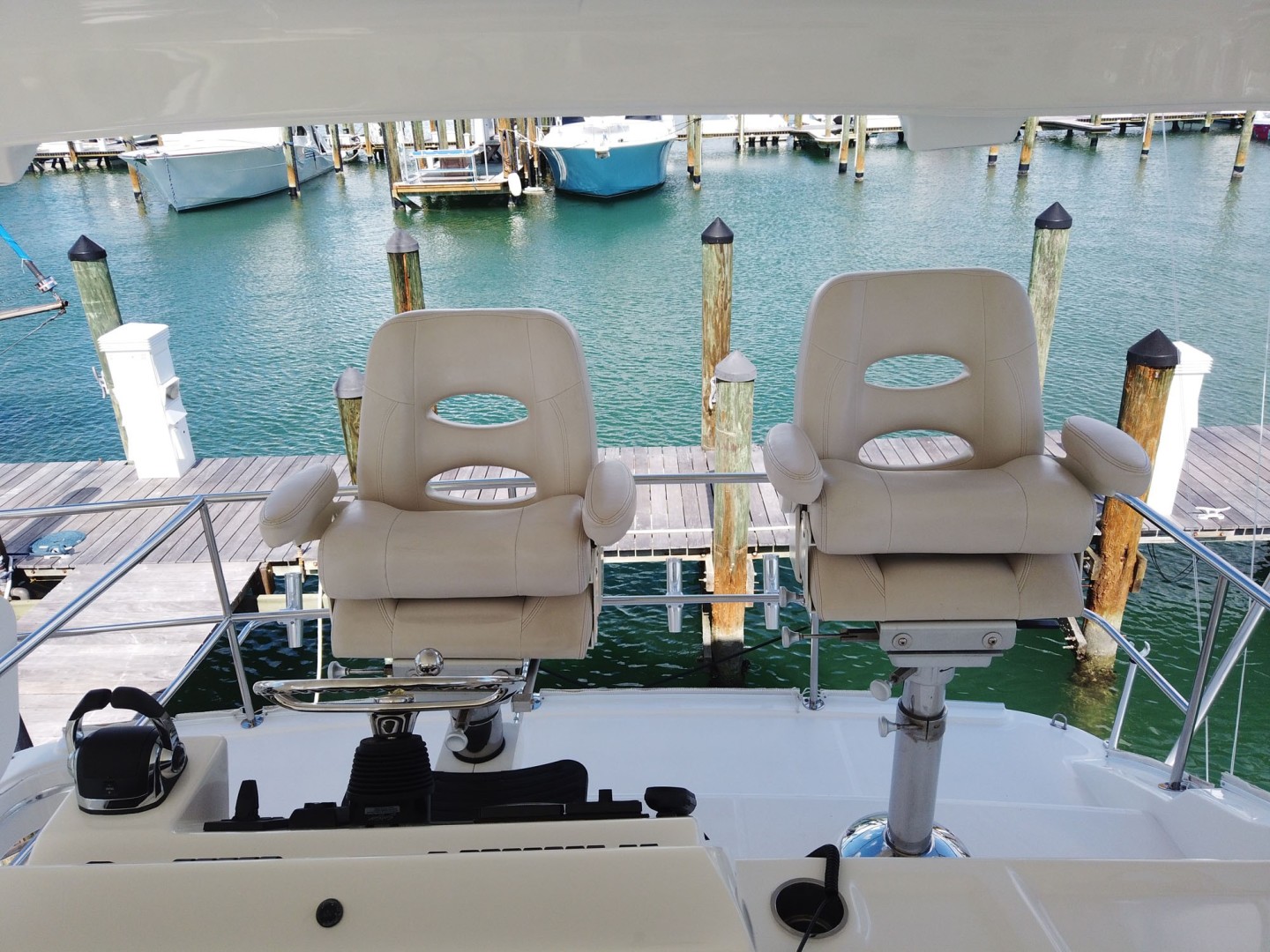 Silverton-Cape May 520 2013-Take Two Key West-Florida-United States-Helm Seats-2027518 | Thumbnail